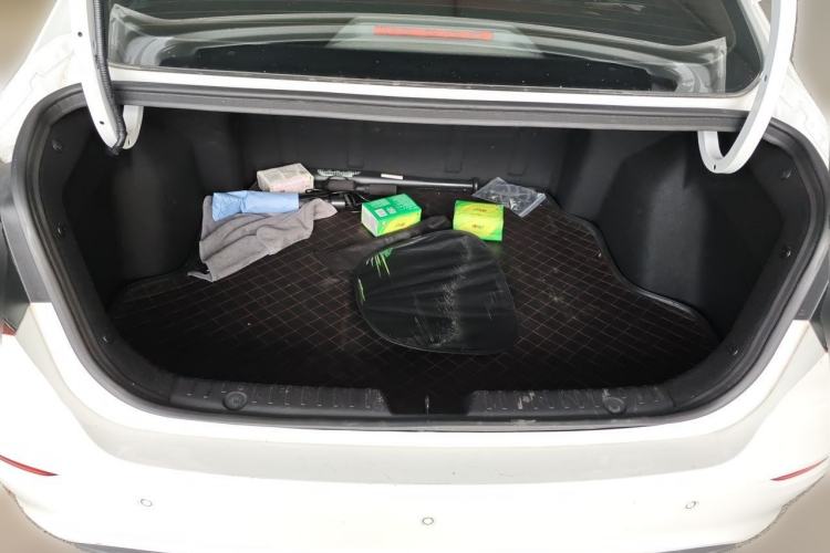 Used CHANGAN Eado 2019 Blue Whale Edition 280T GDI DCT High-Speed Model Trunk
