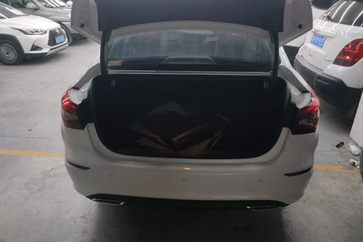Used CHANGAN Eado 2019 Blue Whale Edition 280T GDI DCT Light-Speed Model Trunk