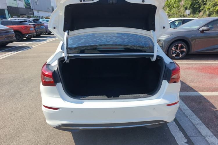 Used CHANGAN Eado 2019 High-Energy Edition 1.6L GDI Manual Pioneer Model China VI Standard Trunk