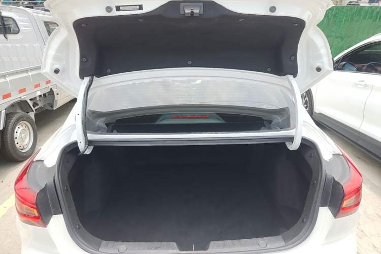 Used CHANGAN Eado 2019 High-Energy Edition 1.6L GDI Automatic Pioneer Model China VI Standard Trunk