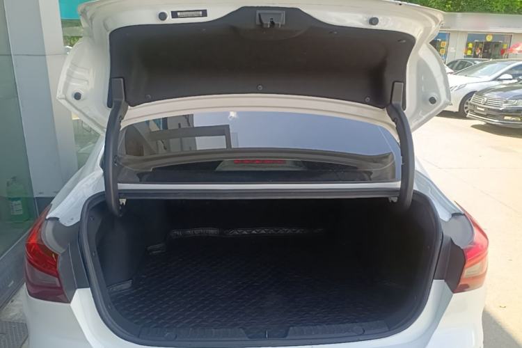Used CHANGAN Eado 2019 Blue Whale Edition 280T GDI DCT Light-Speed Model Trunk