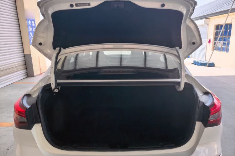 Used CHANGAN Eado 2019 High-Energy Edition 1.6L GDI Manual Pioneer Model China VI Standard Trunk