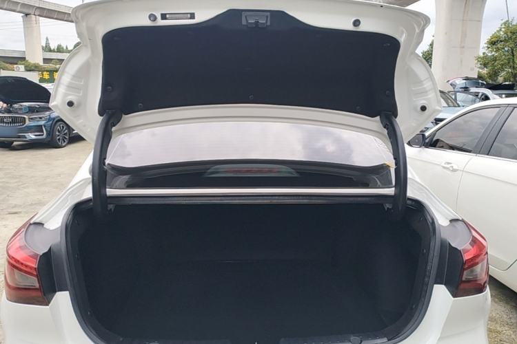 Used CHANGAN Eado 2019 Blue Whale Edition 280T GDI DCT High-Speed Model Trunk