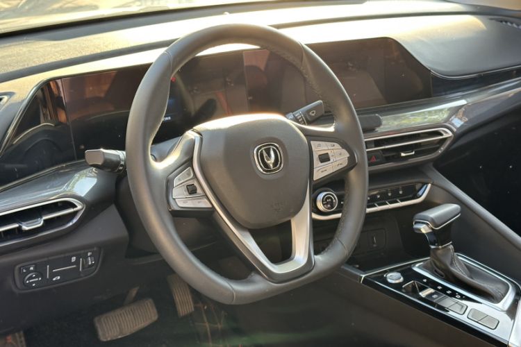 Used CHANGAN Eado 2020 PLUS 1.6L GDI Automatic Luxury Model Interior 2