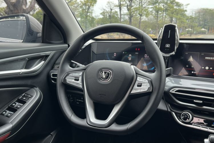 Used CHANGAN Eado 2020 PLUS Blue Whale NE 1.4T GDI DCT Prestige Model Interior 2