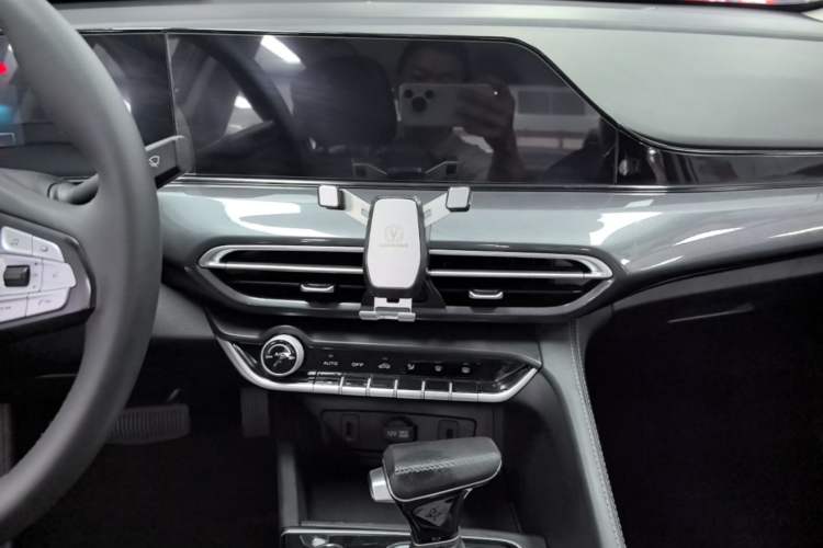 Used CHANGAN Eado 2020 PLUS Blue Whale NE 1.4T GDI DCT Prestige Model Audio And AC Panel