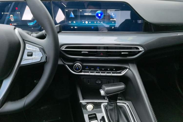 Used CHANGAN Eado 2020 PLUS Blue Whale NE 1.4T GDI DCT Prestige Model Audio And AC Panel