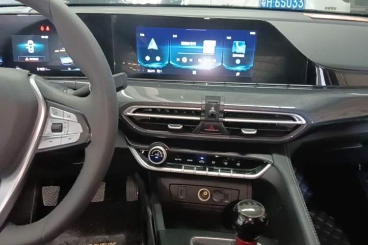 Used CHANGAN Eado 2020 PLUS 1.6L GDI Manual Luxury Model Audio And AC Panel