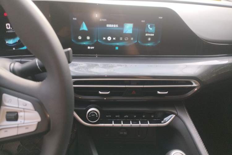 Used CHANGAN Eado 2020 PLUS 1.6L GDI Manual Luxury Model Audio And AC Panel