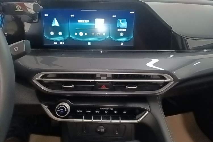 Used CHANGAN Eado 2020 PLUS Million Edition 1.6L GDI CVT Luxury Model Audio And AC Panel