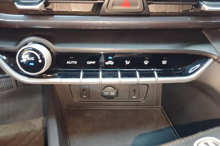 Used CHANGAN Eado 2020 PLUS Blue Whale NE 1.4T GDI DCT Prestige Model Audio And AC Panel