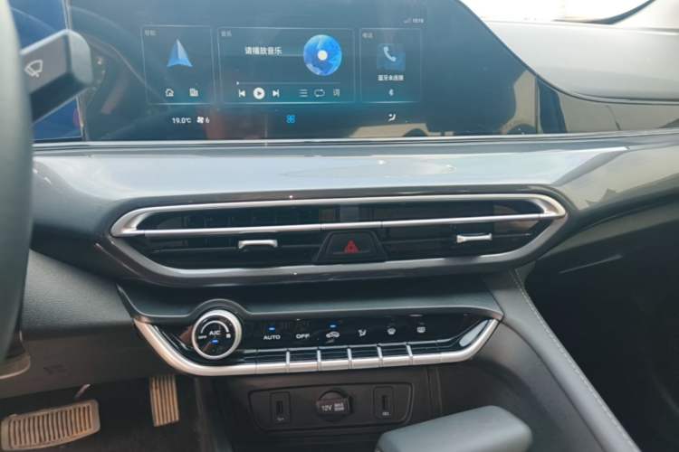 Used CHANGAN Eado 2020 PLUS Blue Whale NE 1.4T GDI DCT Prestige Model Audio And AC Panel