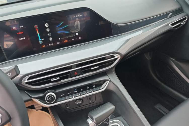 Used CHANGAN Eado 2020 PLUS Blue Whale NE 1.4T GDI DCT Prestige Model Audio And AC Panel