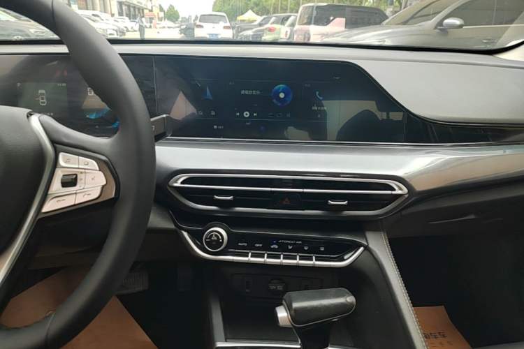 Used CHANGAN Eado 2020 PLUS Million Edition 1.6L GDI CVT Luxury Model Audio And AC Panel