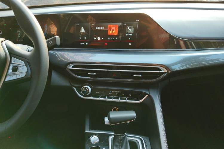 Used CHANGAN Eado 2020 PLUS Million Edition 1.6L GDI CVT Luxury Model Audio And AC Panel