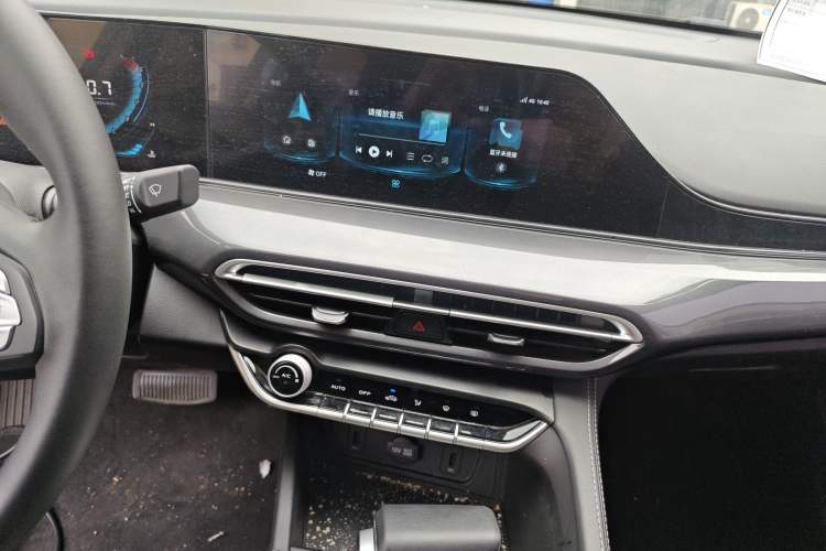 Used CHANGAN Eado 2020 PLUS Blue Whale NE 1.4T GDI DCT Prestige Model Audio And AC Panel