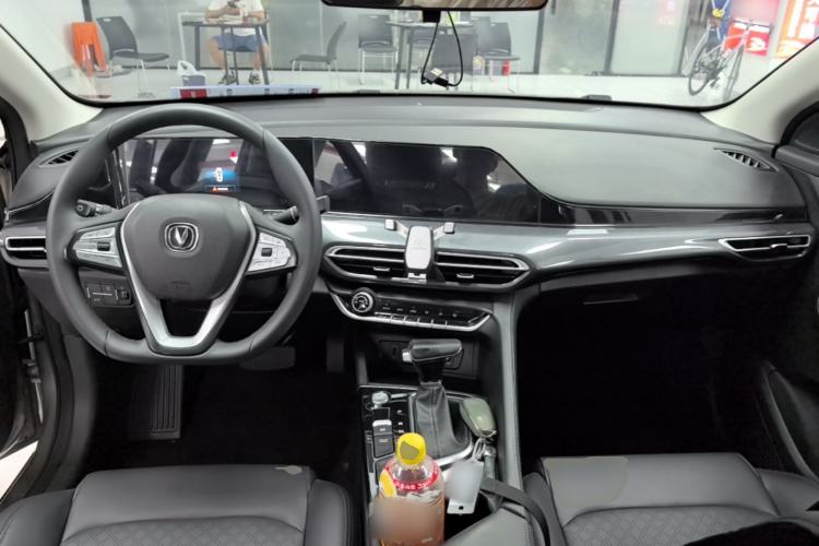 Used CHANGAN Eado 2020 PLUS Blue Whale NE 1.4T GDI DCT Prestige Model Center Console
