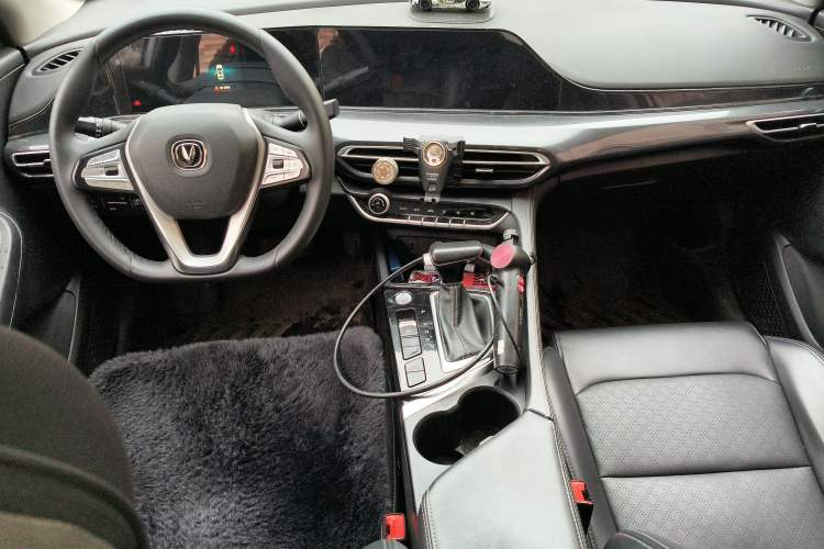 Used CHANGAN Eado 2020 PLUS Blue Whale NE 1.4T GDI DCT Prestige Model Center Console