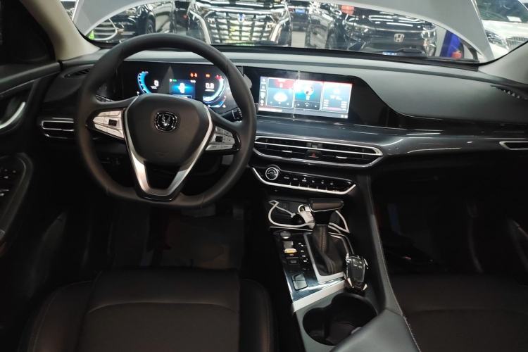 Used CHANGAN Eado 2020 PLUS Blue Whale NE 1.4T GDI DCT Prestige Model Center Console