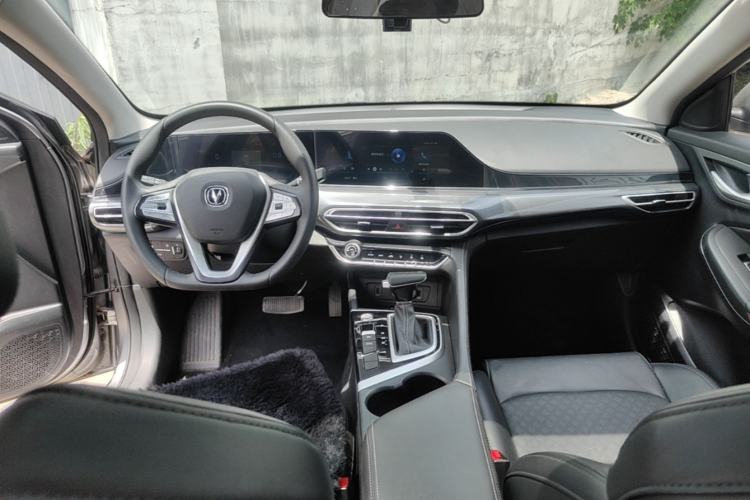 Used CHANGAN Eado 2020 PLUS Blue Whale NE 1.4T GDI DCT Prestige Model Center Console