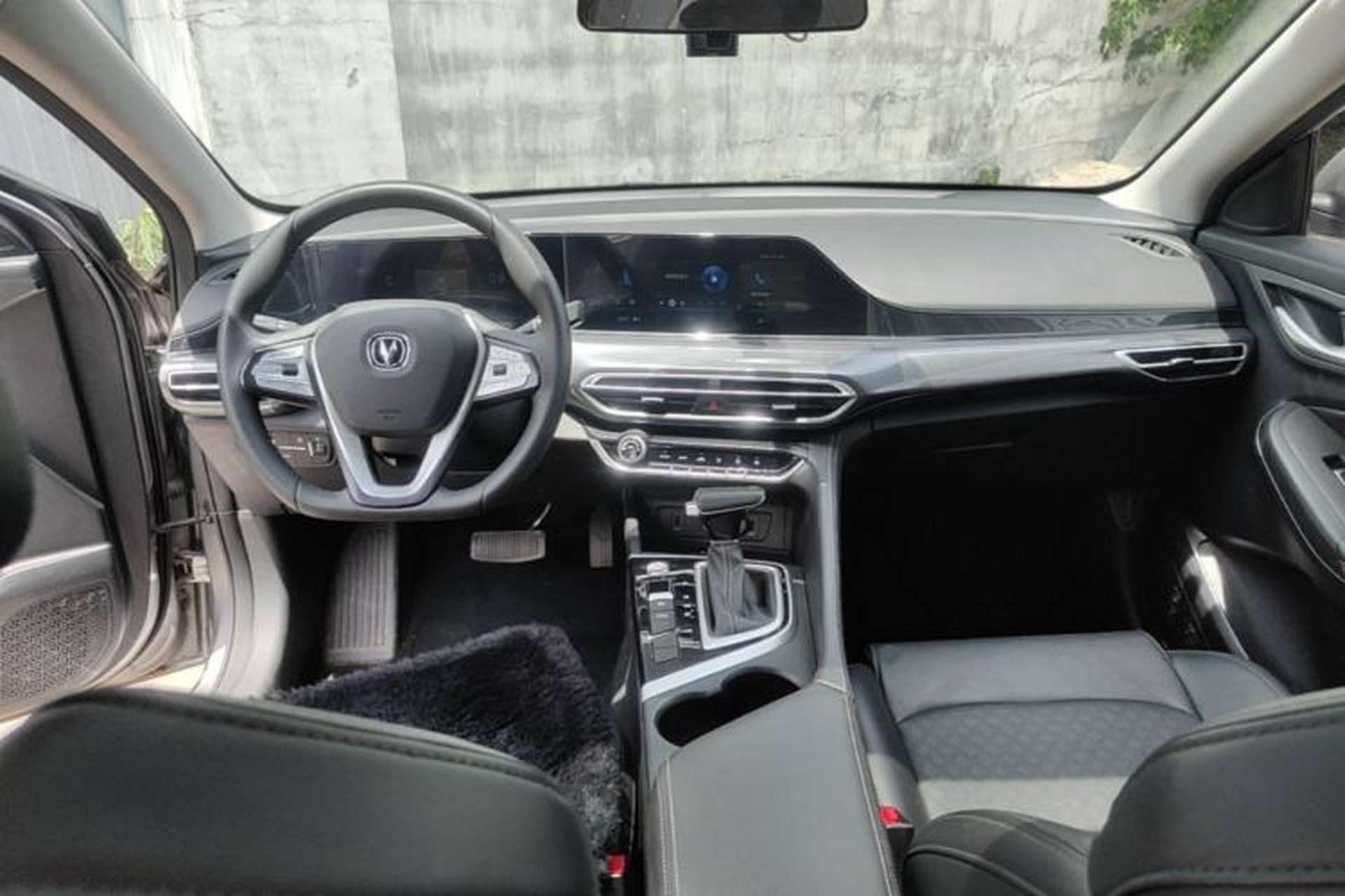 Used CHANGAN Eado 2020 PLUS Blue Whale NE 1.4T GDI DCT Prestige Model Center Console
