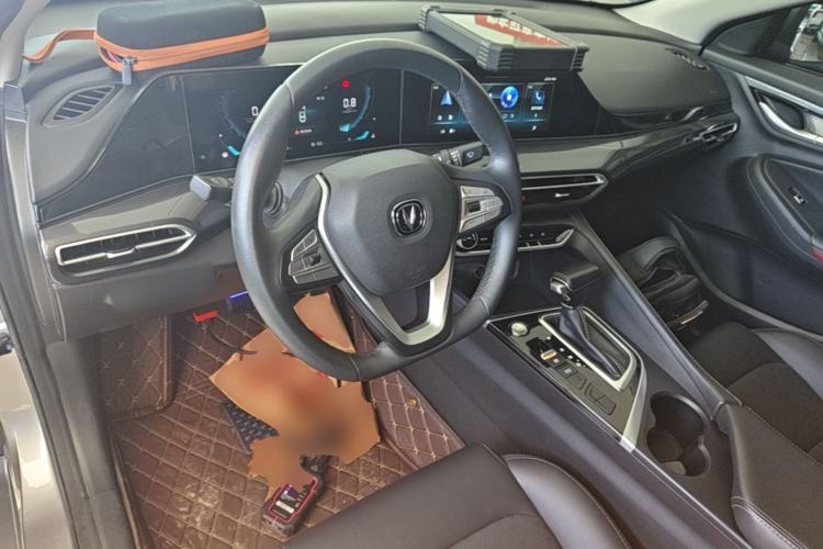 Used CHANGAN Eado 2020 PLUS Blue Whale NE 1.4T GDI DCT Prestige Model Center Console
