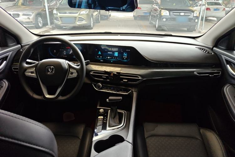 Used CHANGAN Eado 2020 PLUS Blue Whale NE 1.4T GDI DCT Prestige Model Center Console