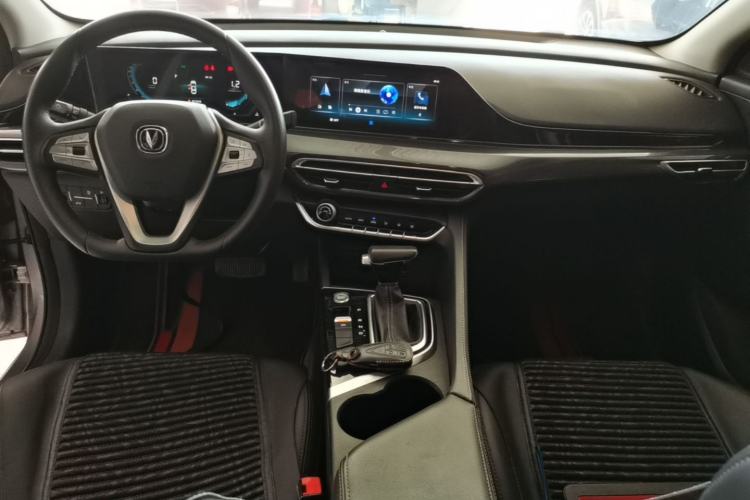 Used CHANGAN Eado 2020 PLUS 1.6L GDI Automatic Luxury Model Center Console