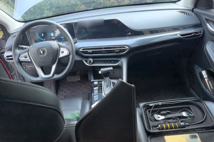 Used CHANGAN Eado 2020 PLUS Blue Whale NE 1.4T GDI DCT Prestige Model Center Console