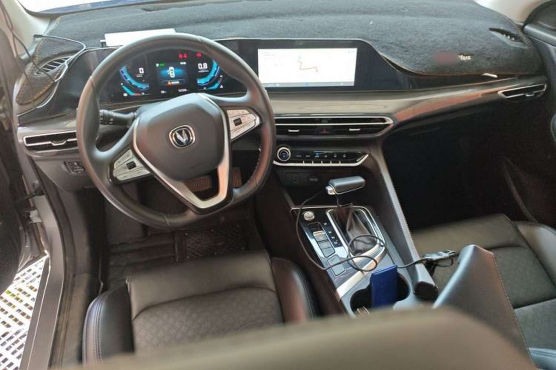 Used CHANGAN Eado 2020 PLUS Blue Whale NE 1.4T GDI DCT Prestige Model Center Console