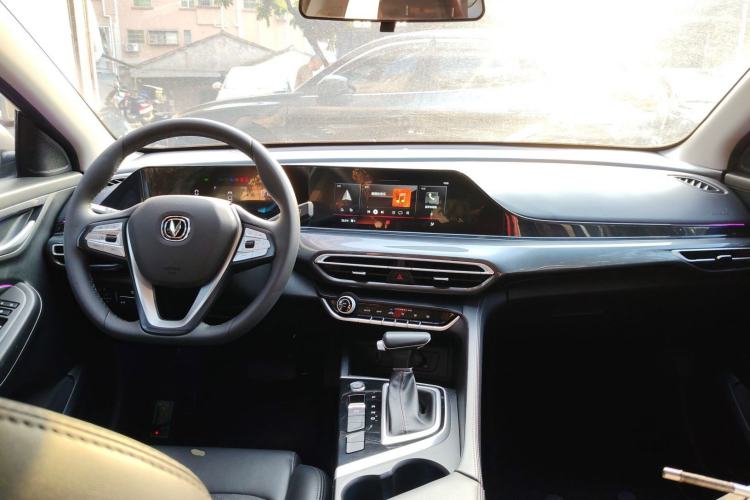 Used CHANGAN Eado 2020 PLUS Million Edition 1.6L GDI CVT Luxury Model Center Console