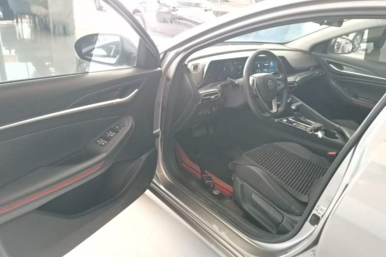 Used CHANGAN Eado 2020 PLUS 1.6L GDI Automatic Luxury Model Driver Seat