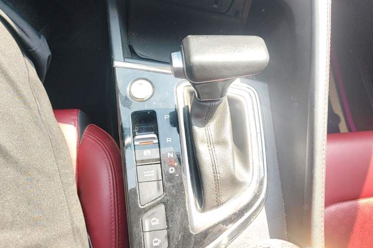 Used CHANGAN Eado 2020 PLUS Blue Whale NE 1.4T GDI DCT Flagship Model Gear Lever