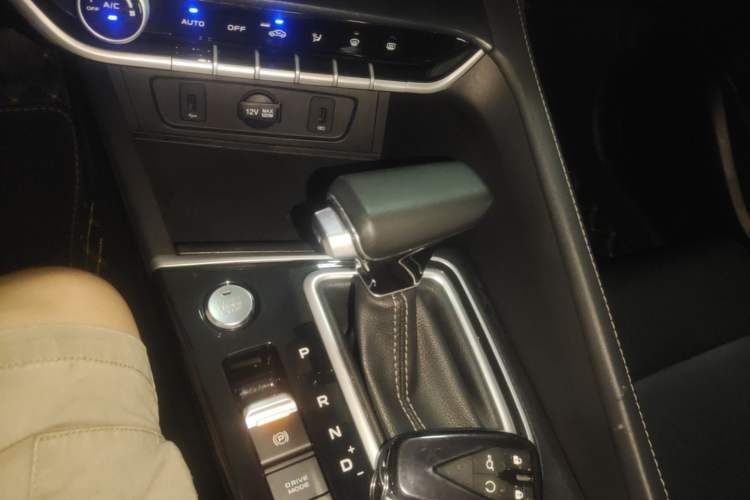 Used CHANGAN Eado 2020 PLUS Blue Whale NE 1.4T GDI DCT Prestige Model Gear Lever