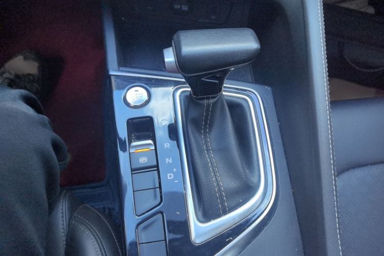 Used CHANGAN Eado 2020 PLUS 1.6L GDI Automatic Luxury Model Gear Lever