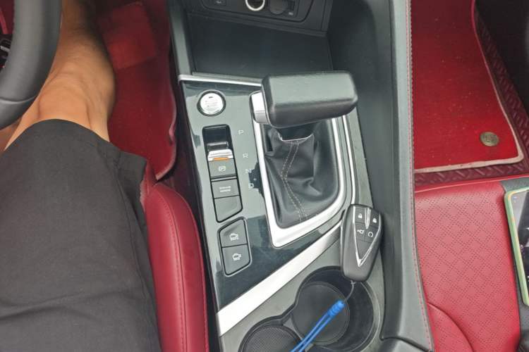 Used CHANGAN Eado 2020 PLUS Blue Whale NE 1.4T GDI DCT Prestige Model Gear Lever