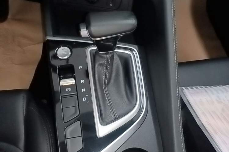 Used CHANGAN Eado 2020 PLUS Million Edition 1.6L GDI CVT Luxury Model Gear Lever