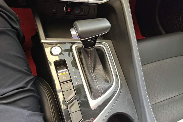 Used CHANGAN Eado 2020 PLUS Blue Whale NE 1.4T GDI DCT Prestige Model Gear Lever