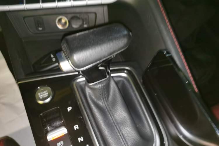 Used CHANGAN Eado 2020 PLUS Blue Whale NE 1.4T GDI DCT Flagship Model Gear Lever