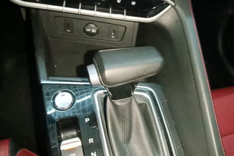 Used CHANGAN Eado 2020 PLUS Blue Whale NE 1.4T GDI DCT Flagship Model Gear Lever