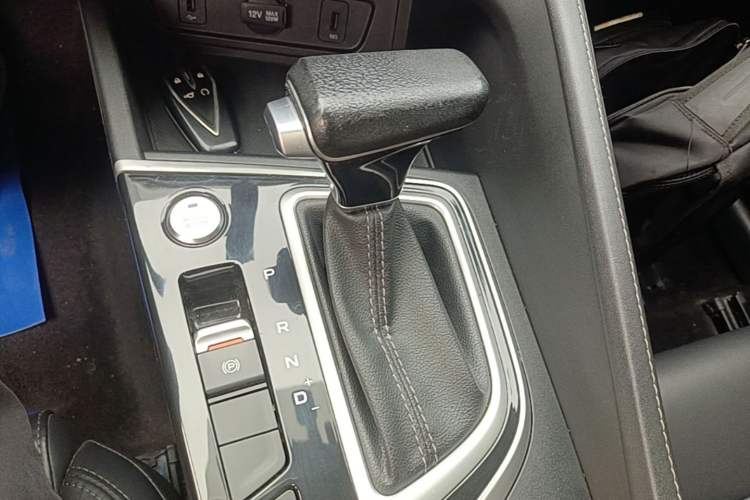 Used CHANGAN Eado 2020 PLUS Million Edition 1.6L GDI CVT Luxury Model Gear Lever