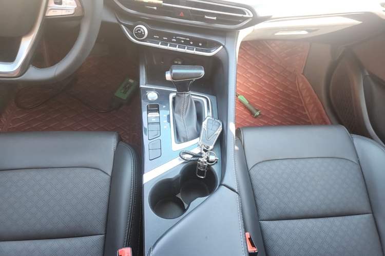 Used CHANGAN Eado 2020 PLUS Million Edition 1.6L GDI CVT Luxury Model Gear Lever