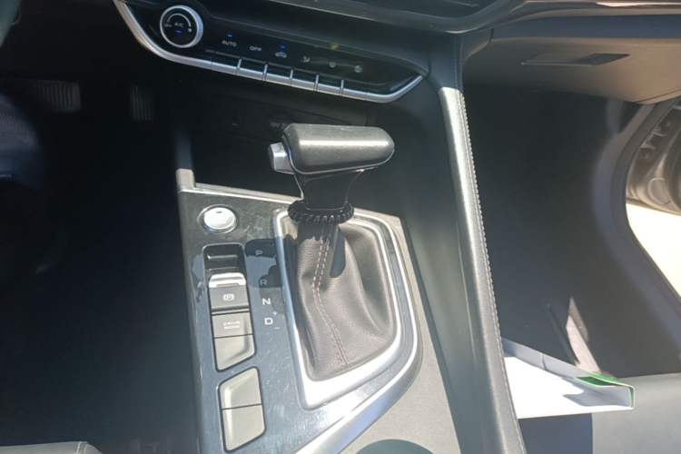 Used CHANGAN Eado 2020 PLUS Blue Whale NE 1.4T GDI DCT Prestige Model Gear Lever