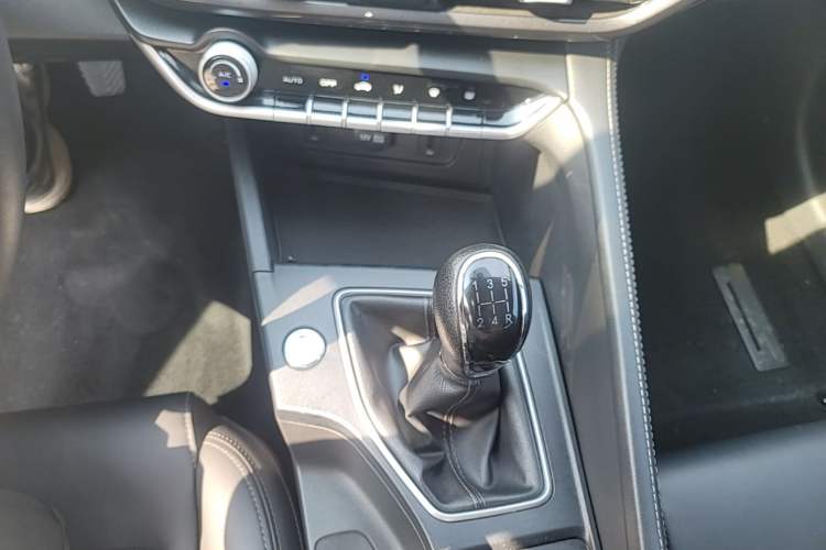 Used CHANGAN Eado 2020 PLUS 1.6L GDI Manual Luxury Model Gear Lever