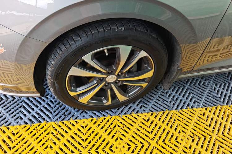 Used CHANGAN Eado 2020 PLUS Blue Whale NE 1.4T GDI DCT Flagship Model Left Front Wheel Hub