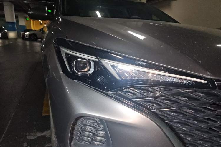 Used CHANGAN Eado 2020 PLUS Blue Whale NE 1.4T GDI DCT Prestige Model Right Front Headlight
