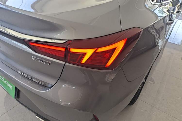 Used CHANGAN Eado 2020 PLUS Blue Whale NE 1.4T GDI DCT Prestige Model Right Rear Taillight