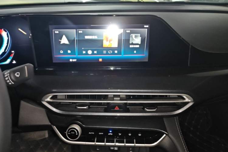 Used CHANGAN Eado 2020 PLUS 1.6L GDI Automatic Luxury Model Audio And AC Panel