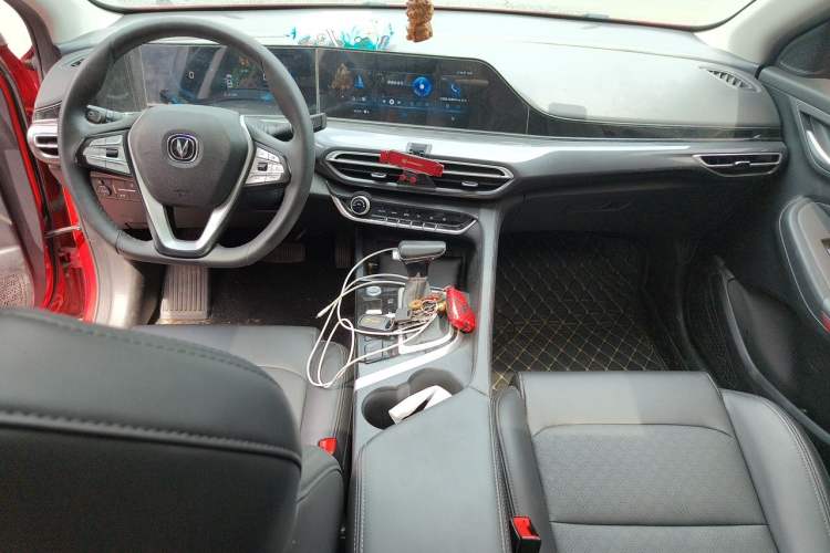 Used CHANGAN Eado 2020 PLUS Blue Whale NE 1.4T GDI DCT Prestige Model Center Console
