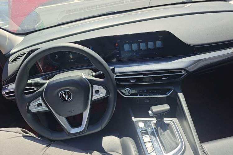 Used CHANGAN Eado 2020 PLUS Blue Whale NE 1.4T GDI DCT Prestige Model Center Console